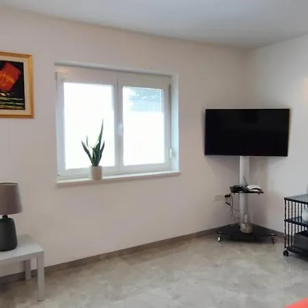 아파트 Classy With Garden View Laura 포르토로즈